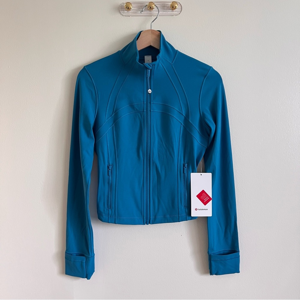 Lululemon Define Cropped Jacket *Nulu
Hawaiian Blue
Size 6